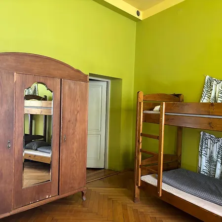 Hostel, Goscinne Mleczarnia - Ozonowane Хостел *