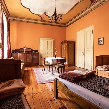 Hostel, Goscinne Mleczarnia - Ozonowane Хостел *